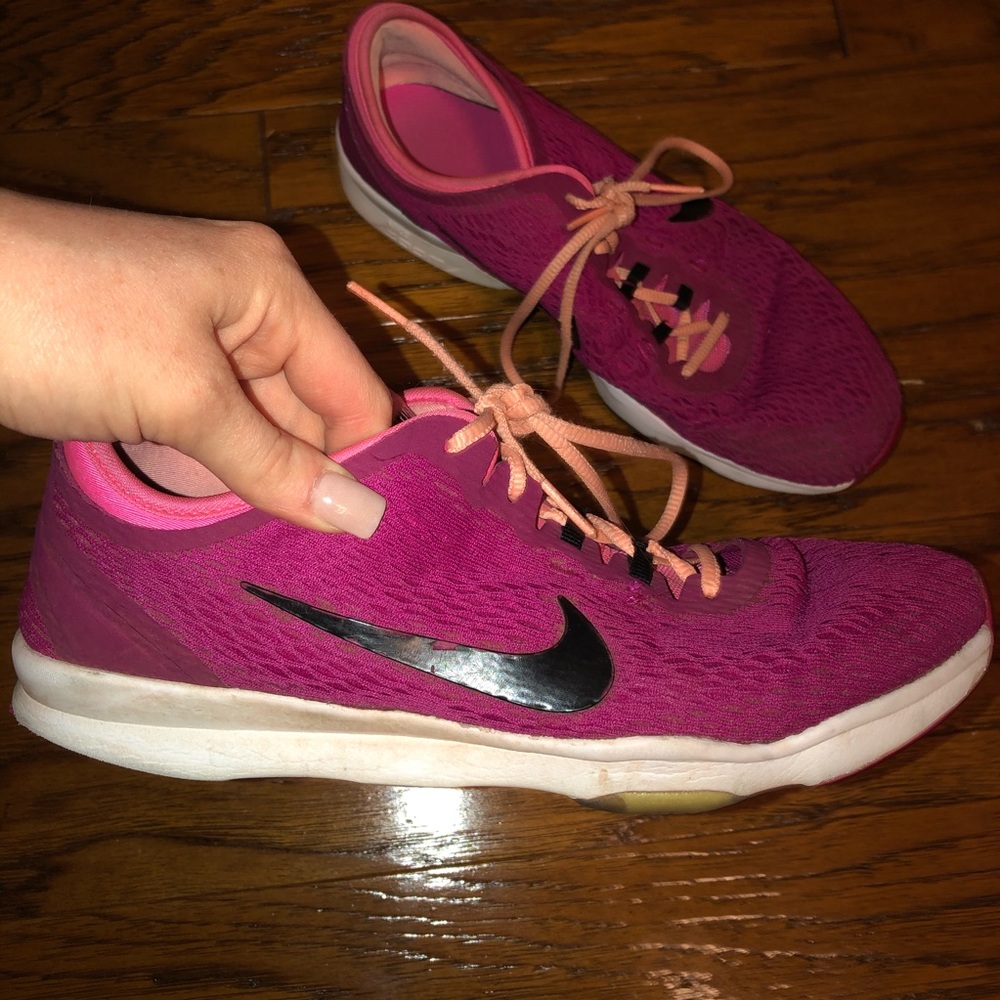 Nike Zoom Fit Sneakers
